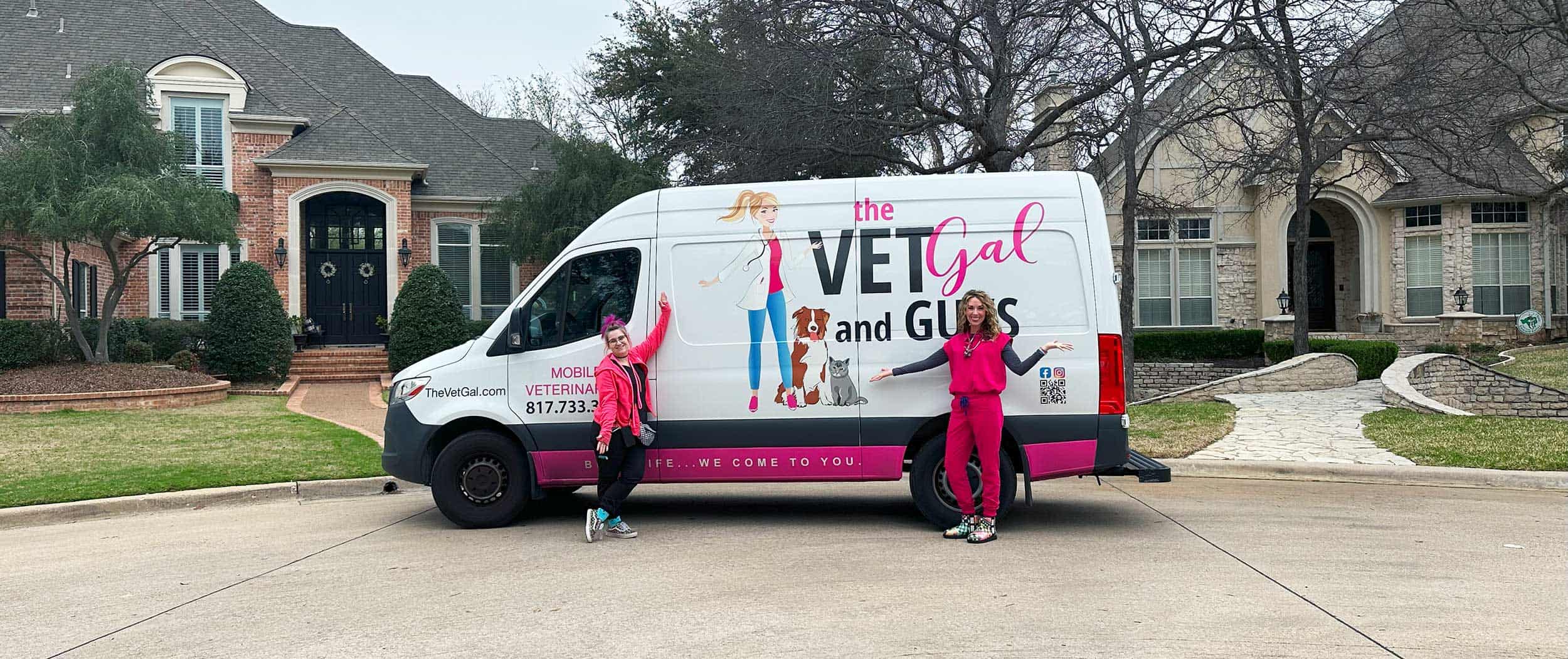 Our veterinary experts in front of our van